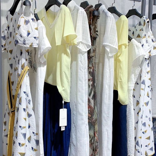 折扣女装店批发精品女装门头照英国女装高端品牌