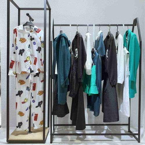 哥弟女装加盟服装批发合肥加盟品牌折扣女装店北京玮言女装招聘