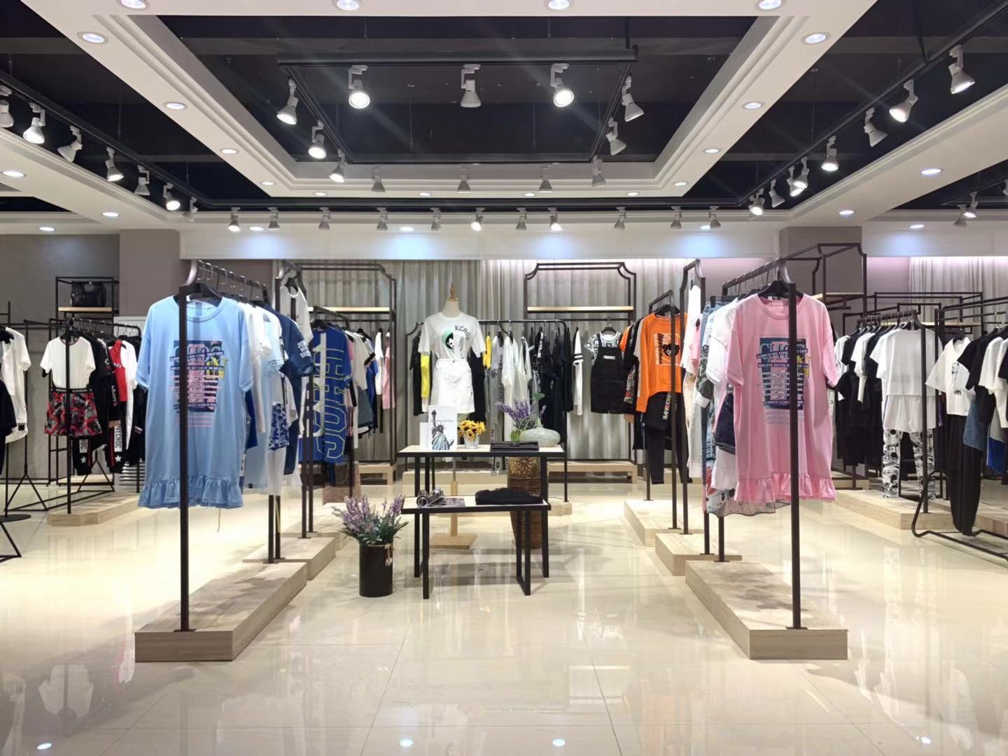 国内专柜品牌女装批发库存尾货断码服装货源进货渠道