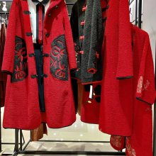 杭州品牌折扣女装 中国红牡丹花系列颗粒绒外套精品女装折扣店优质货源批发图片大全