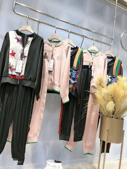 【品牌服装invoot映唯折扣批发走份热门货源】-
